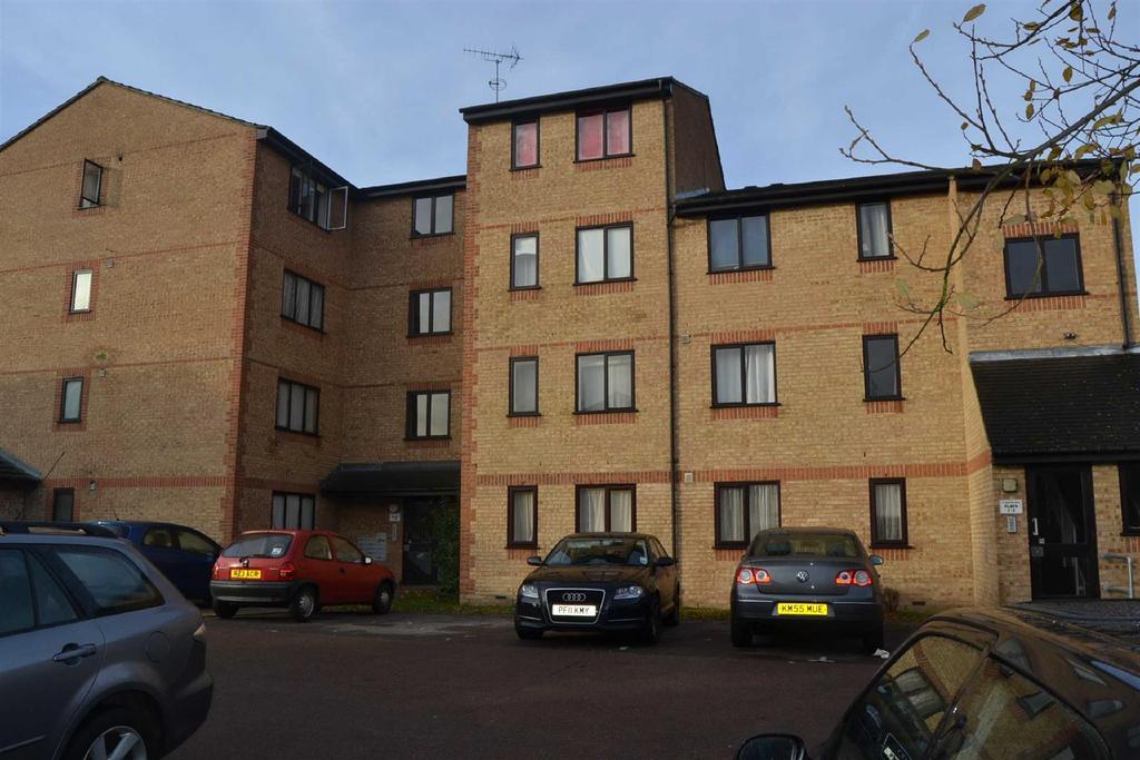 Taunton Drive, East Finchley Studio £1,100 pcm (£254 pw)