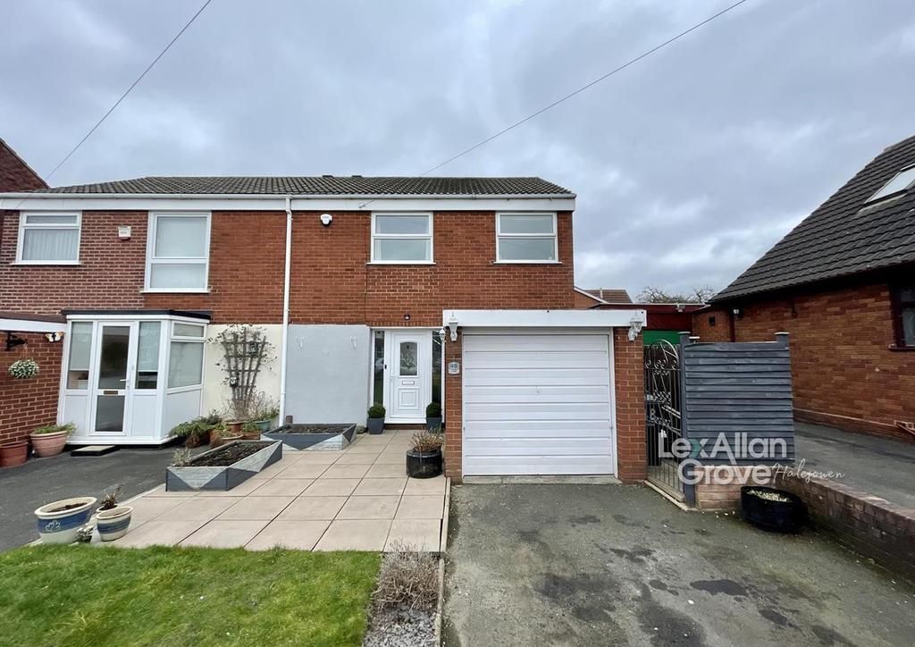 Mogul Lane, Halesowen 3 bed semidetached house £230,000