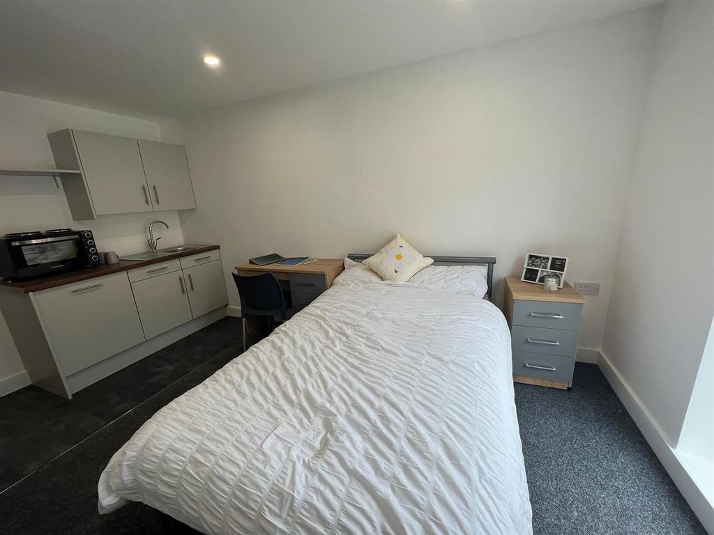 Lower Holyhead Road, Coventry Studio £700 pcm (£162 pw)
