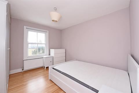 2 bedroom flat to rent, Schubert Road, Putney