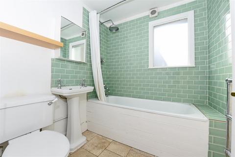 2 bedroom flat to rent, Schubert Road, Putney