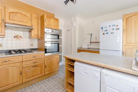 3, Cranleigh Court Byron Road, Worthing, BN11 3HR