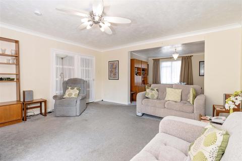 3, Cranleigh Court Byron Road, Worthing, BN11 3HR