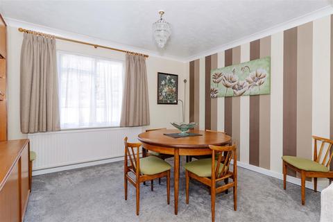 3, Cranleigh Court Byron Road, Worthing, BN11 3HR