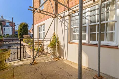 3, Cranleigh Court Byron Road, Worthing, BN11 3HR