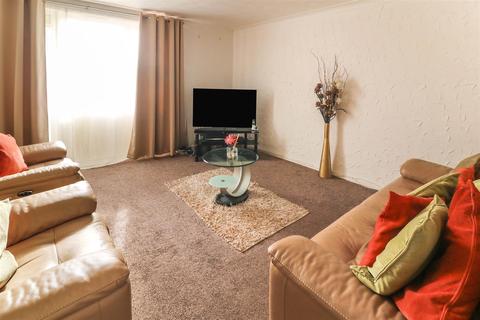 302 Milwards, Harlow, CM19 4SN