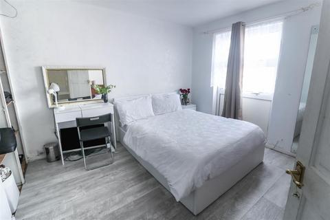 302 Milwards, Harlow, CM19 4SN