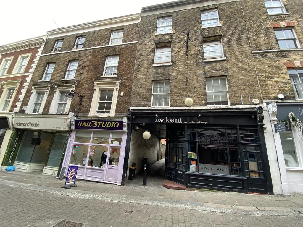 High Street, Gravesend Studio £750 pcm (£173 pw)