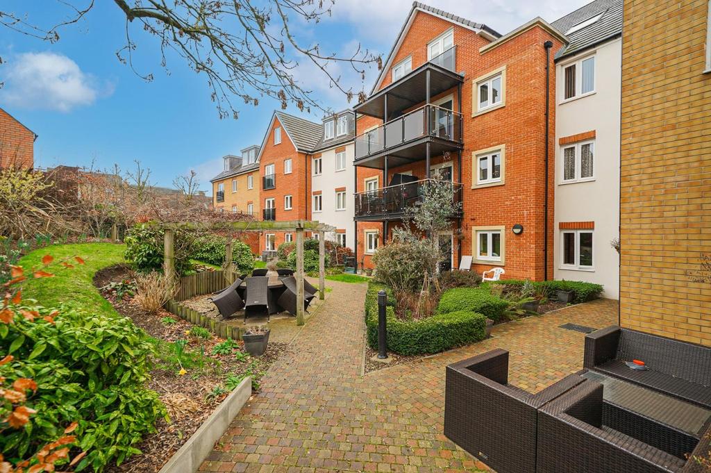 Leston Road, Leighton Buzzard 2 bed retirement property £350,000