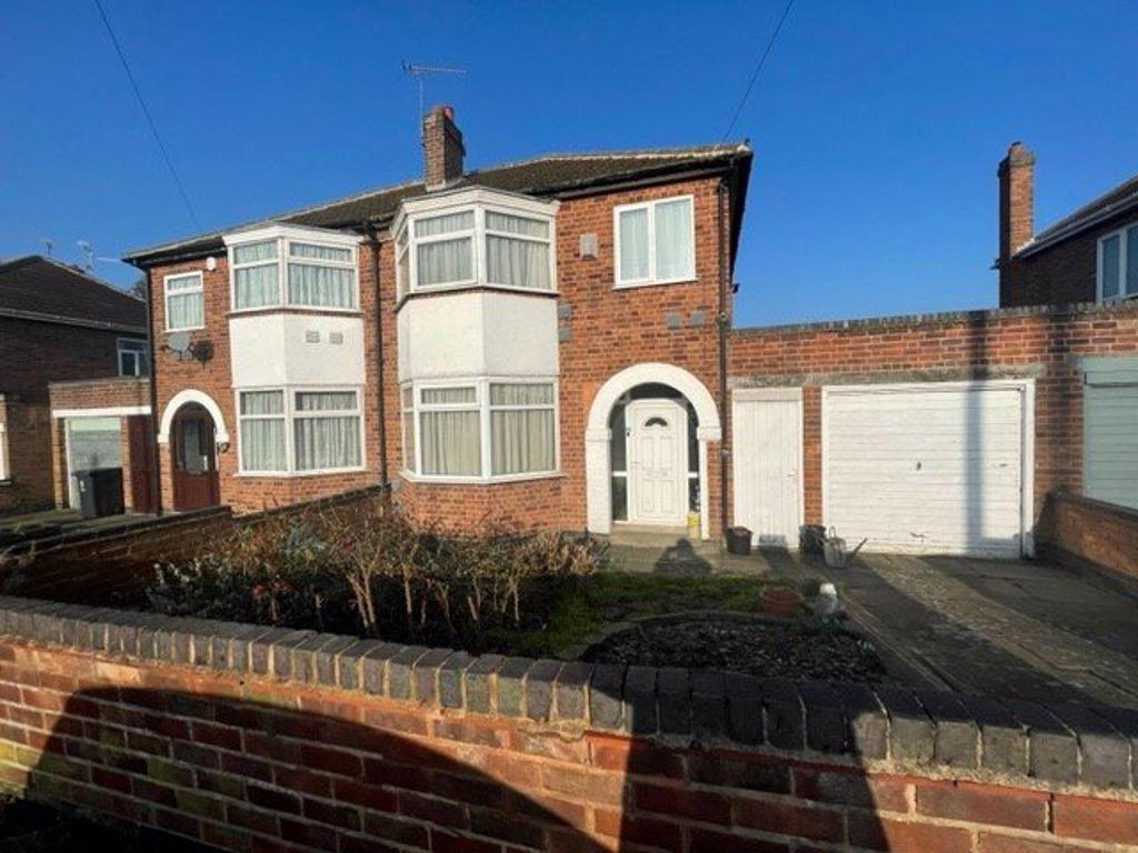 Asquith Boulevard, Leicester 3 bed semidetached house £950 pcm (£219 pw)