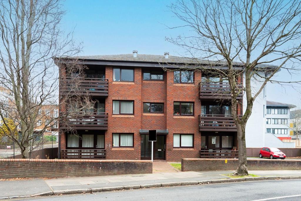 Blyth Road, Bromley, BR1 2 bed apartment for sale £350,000