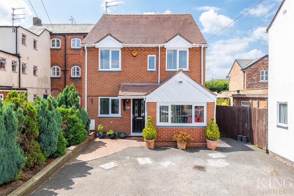 Alcester Road, Studley 5 bed detached house £390,000