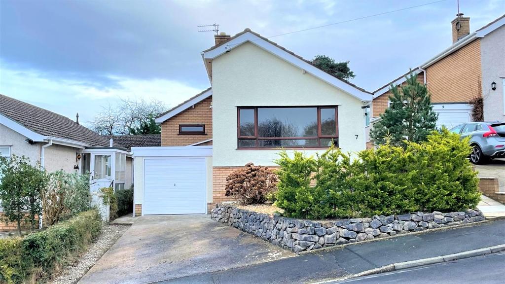 Llanelian Heights, Old Colwyn, Colwyn... 3 bed detached bungalow £279,950