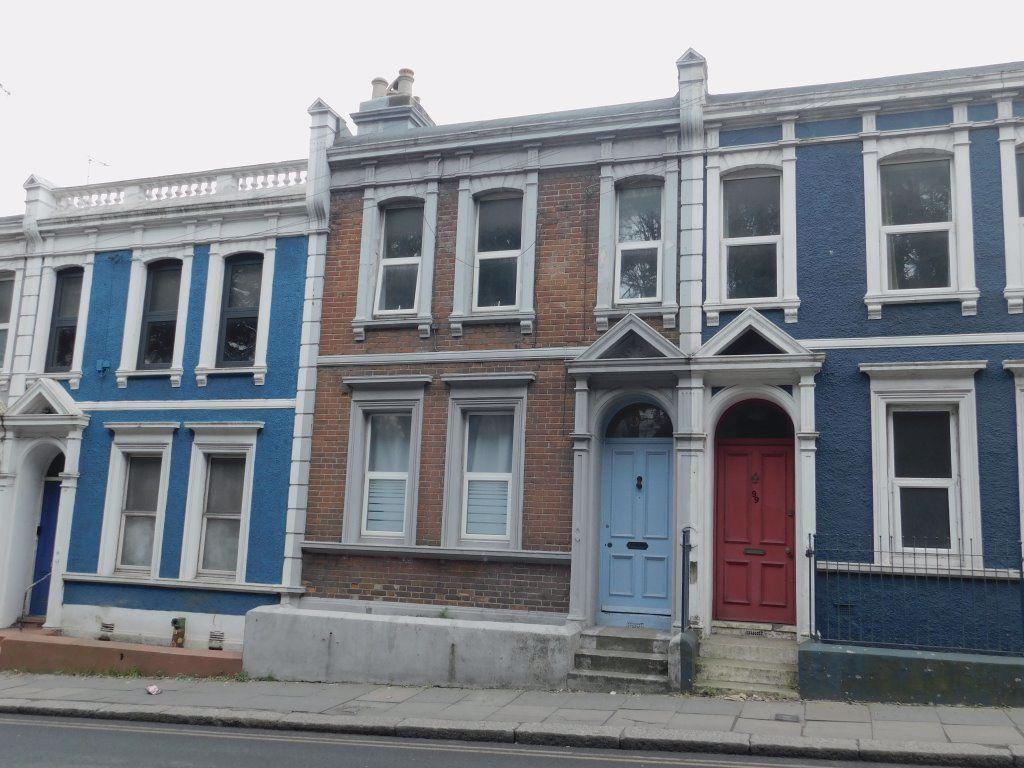 Cambridge Road, Hastings 2 bed flat £895 pcm (£207 pw)