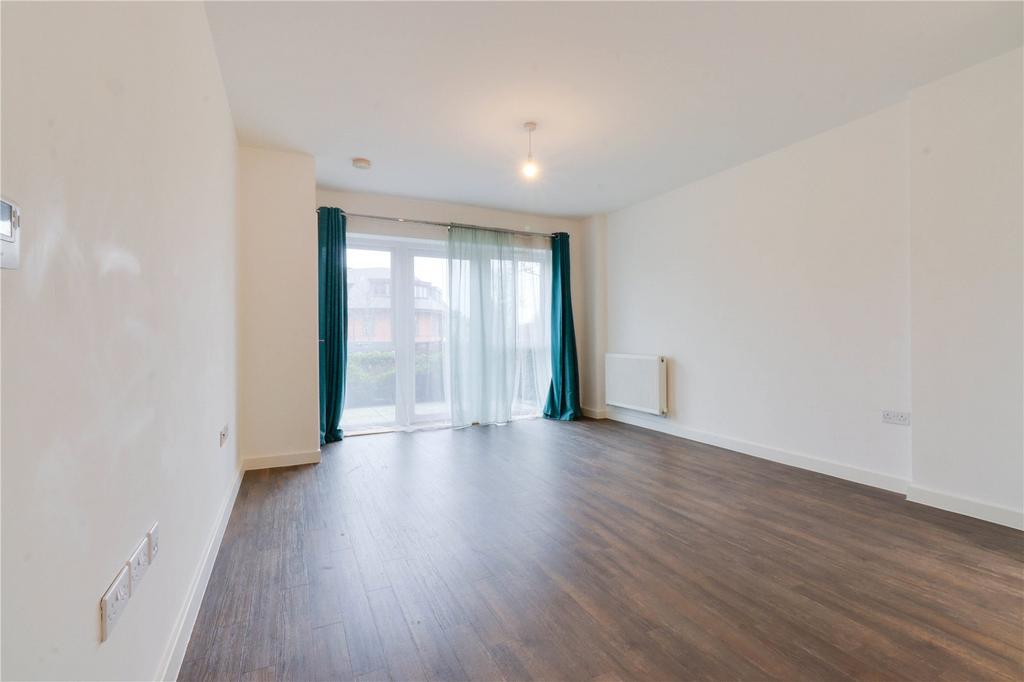 Apartment in London, Harold Wood - View 3