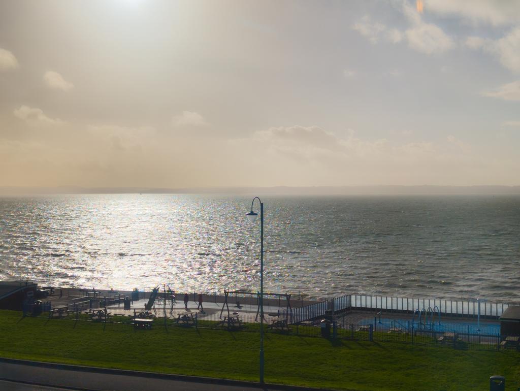 Pxl 20251128 132321078.raw 02.original