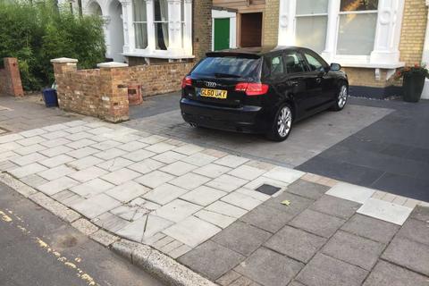 Parking to rent, Queen Elizabeths Walk, London N16