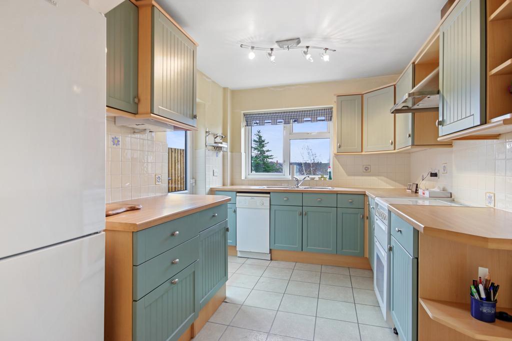 Westbury Drive, Brentwood, CM14 3 bed semidetached house £600,000