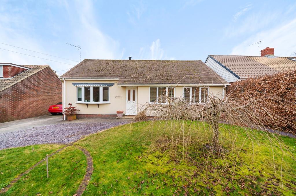 Parkstone Road, Ropley, Alresford, Hampshire, SO24 3 bed bungalow £