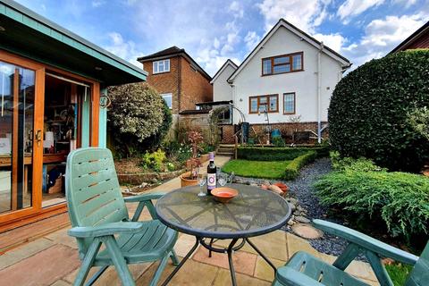 22 Park Crescent, Forest Row, RH18 5ED