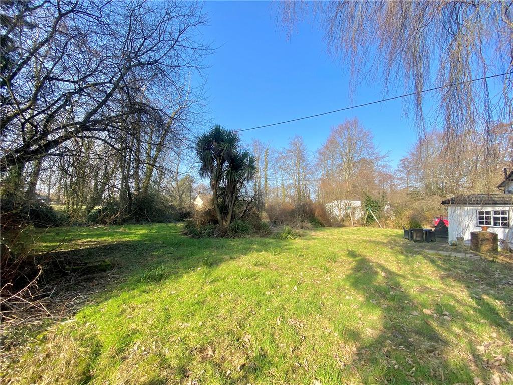 Blashford, Ringwood, Hampshire, BH24 4 bed detached house for sale £