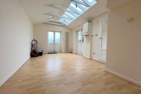 Studio to rent, Camden Road, Tunbridge Wells