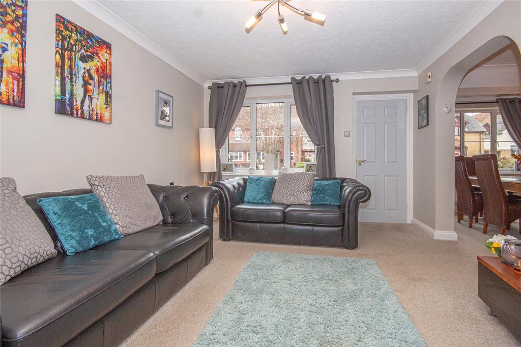 Carvers Croft, Woolmer Green... 4 bed detached house £625,000