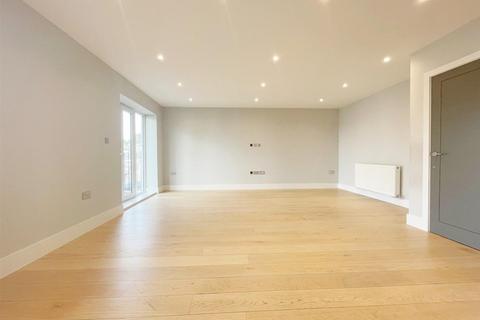 1 bedroom flat to rent, The Mount, Brentwood, Essex, CM14