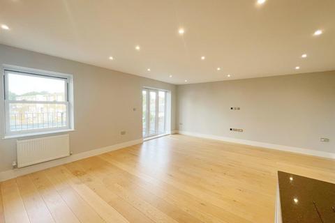 1 bedroom flat to rent, The Mount, Brentwood, Essex, CM14