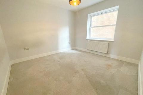 1 bedroom flat to rent, The Mount, Brentwood, Essex, CM14