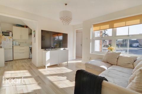 5 Ward Gardens, Harold Wood, Romford, RM3 0WX
