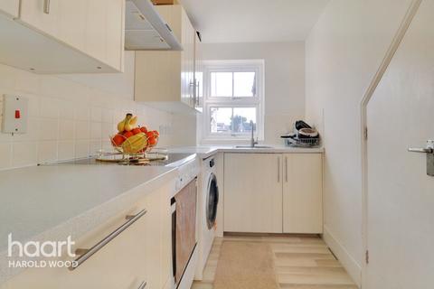 5 Ward Gardens, Harold Wood, Romford, RM3 0WX