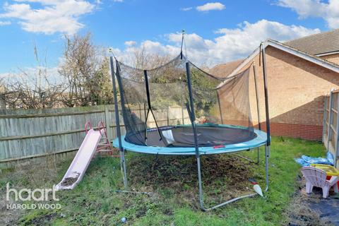 5 Ward Gardens, Harold Wood, Romford, RM3 0WX