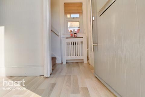 5 Ward Gardens, Harold Wood, Romford, RM3 0WX