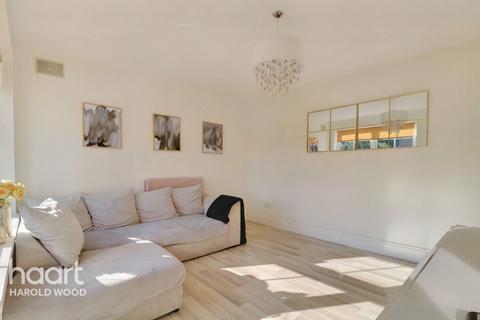 5 Ward Gardens, Harold Wood, Romford, RM3 0WX