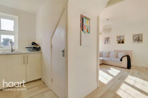 5 Ward Gardens, Harold Wood, Romford, RM3 0WX