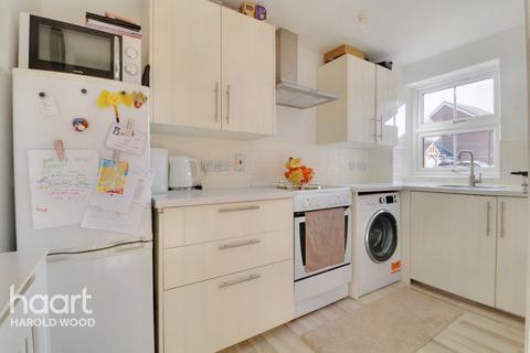 5 Ward Gardens, Harold Wood, Romford, RM3 0WX