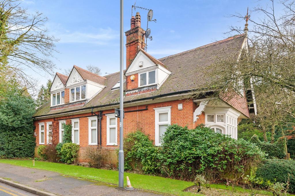 Tanglewood Close, Stanmore HA7 4 bed semidetached house for sale £