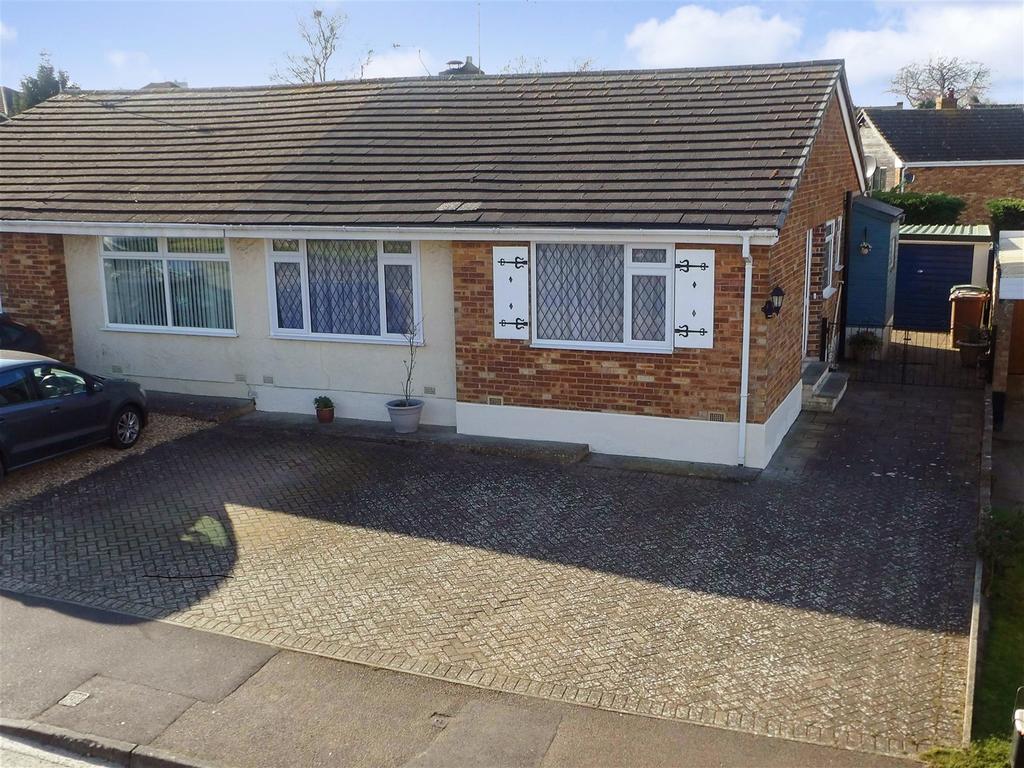 Park Way, Coxheath, Maidstone, Kent 2 bed semidetached bungalow £335,000