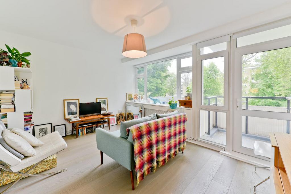 Highbury Quadrant, Highbury, London, N5 1 bed apartment for sale £365,000