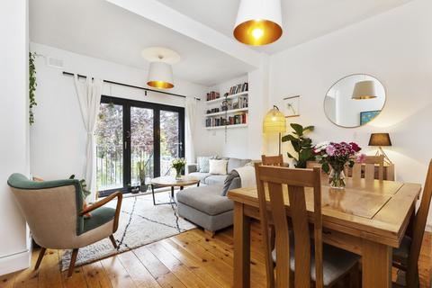 52a Gloucester Drive, London, N4 2LN
