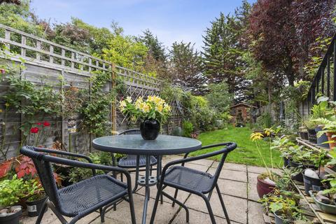 52a Gloucester Drive, London, N4 2LN