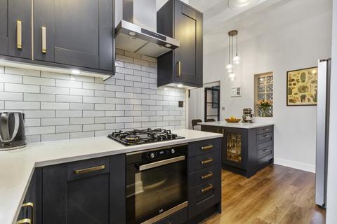 52a Gloucester Drive, London, N4 2LN