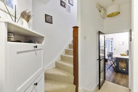 52a Gloucester Drive, London, N4 2LN