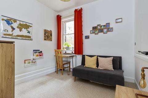 52a Gloucester Drive, London, N4 2LN