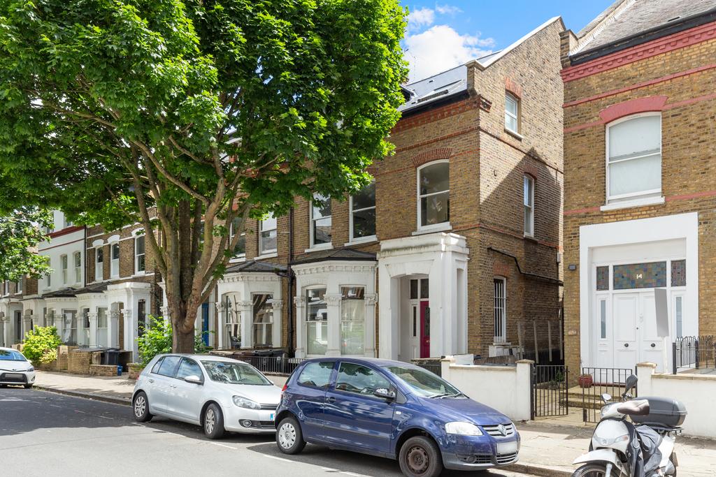 Gloucester Drive, London, N4 2 bed apartment £750,000