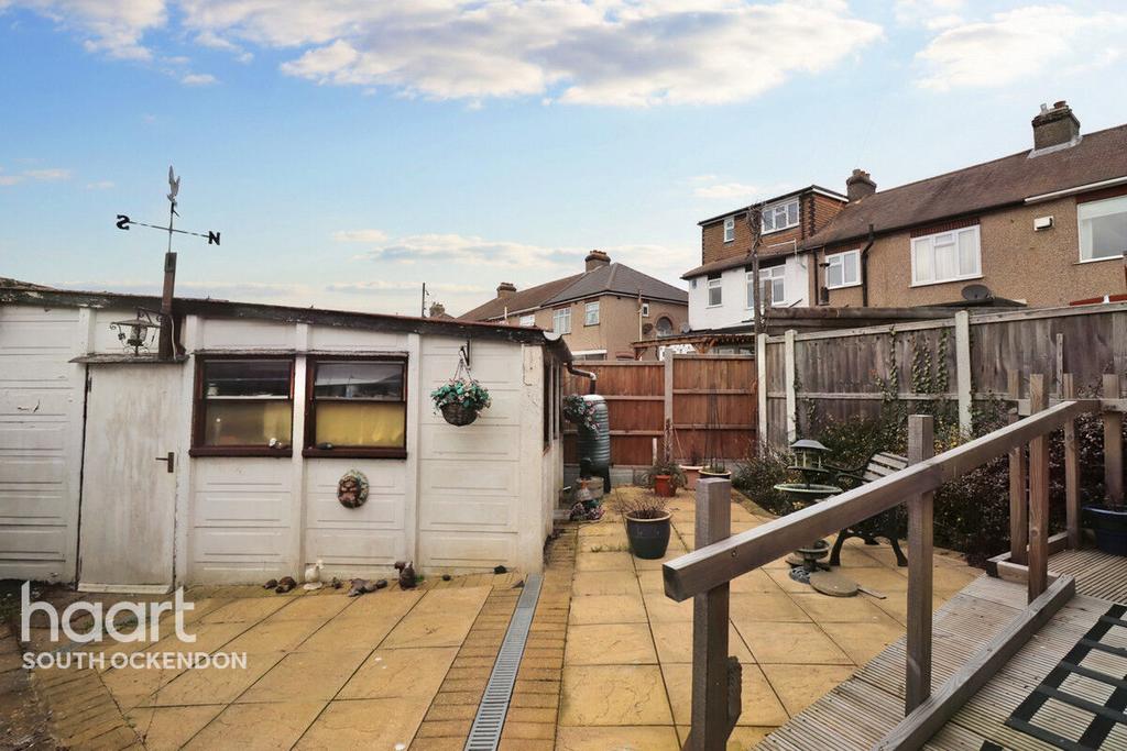 Lowlands Road, Aveley 3 bed semidetached house £415,000