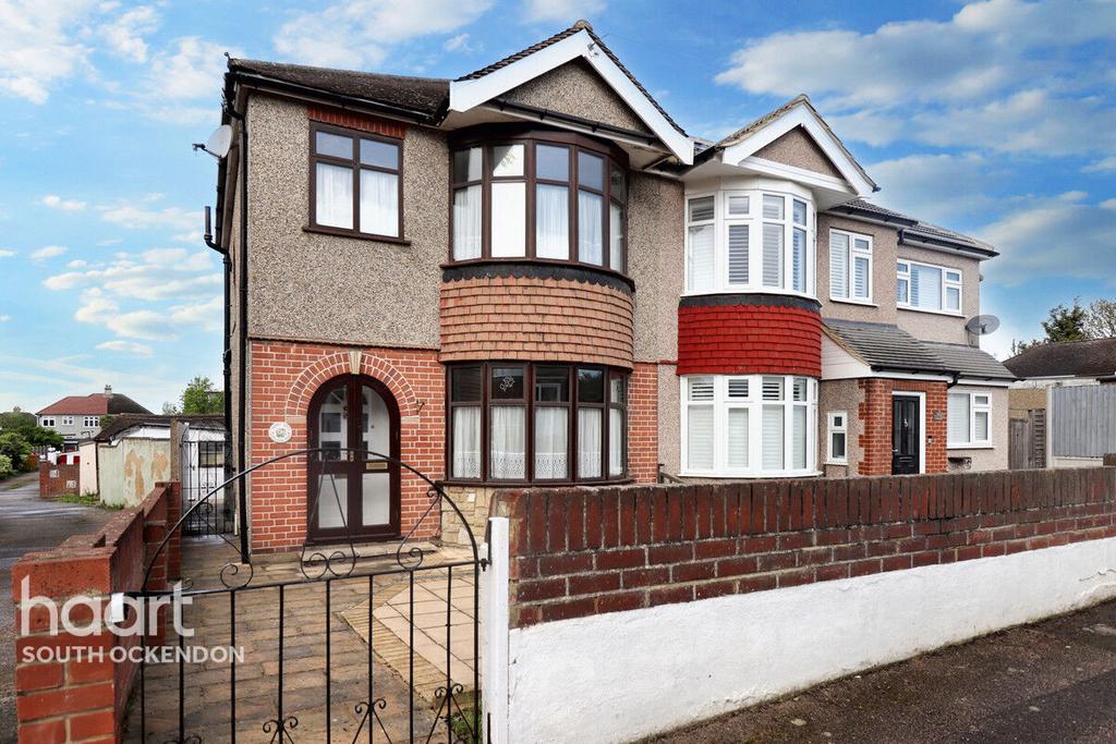 Lowlands Road, Aveley 3 bed semidetached house for sale £400,000