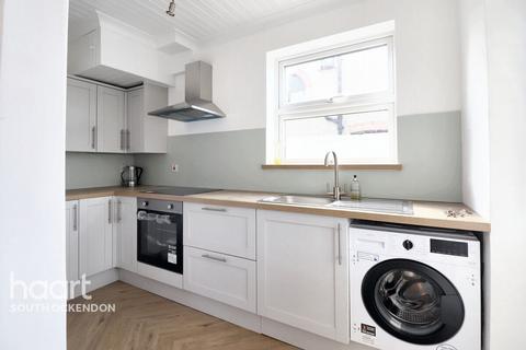 37 Lowlands Road, Aveley, South Ockendon, RM15 4ED