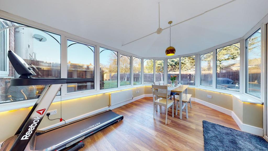 Conservatory/dining room
